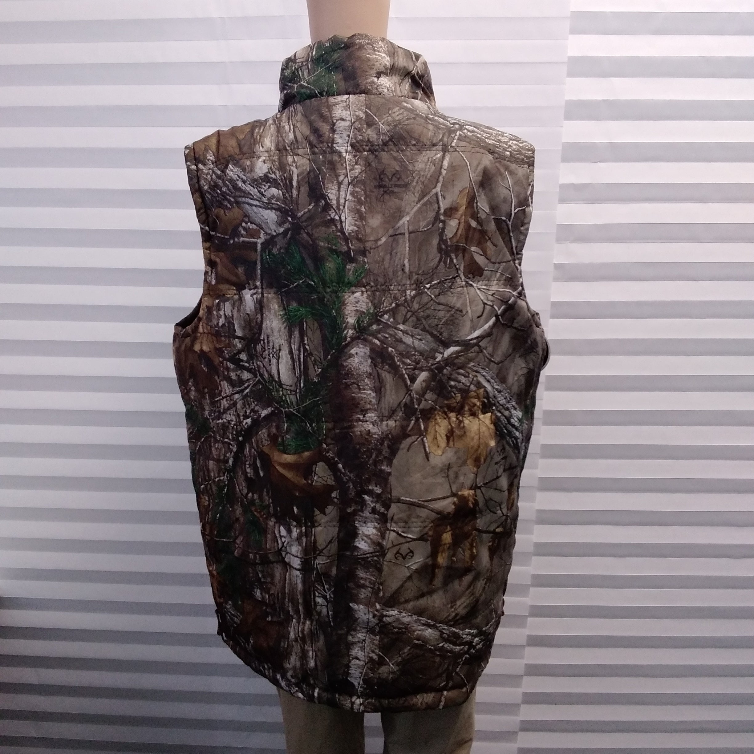 NWT - Realtree Men's Quilted Reversible Vest - Size: L