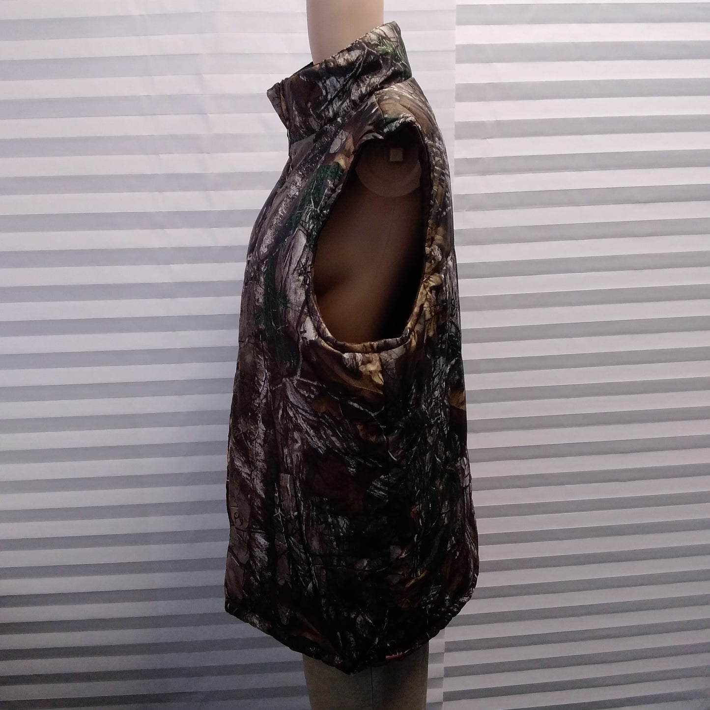 NWT - Realtree bark midnight camo Quilted Reversible Vest - L
