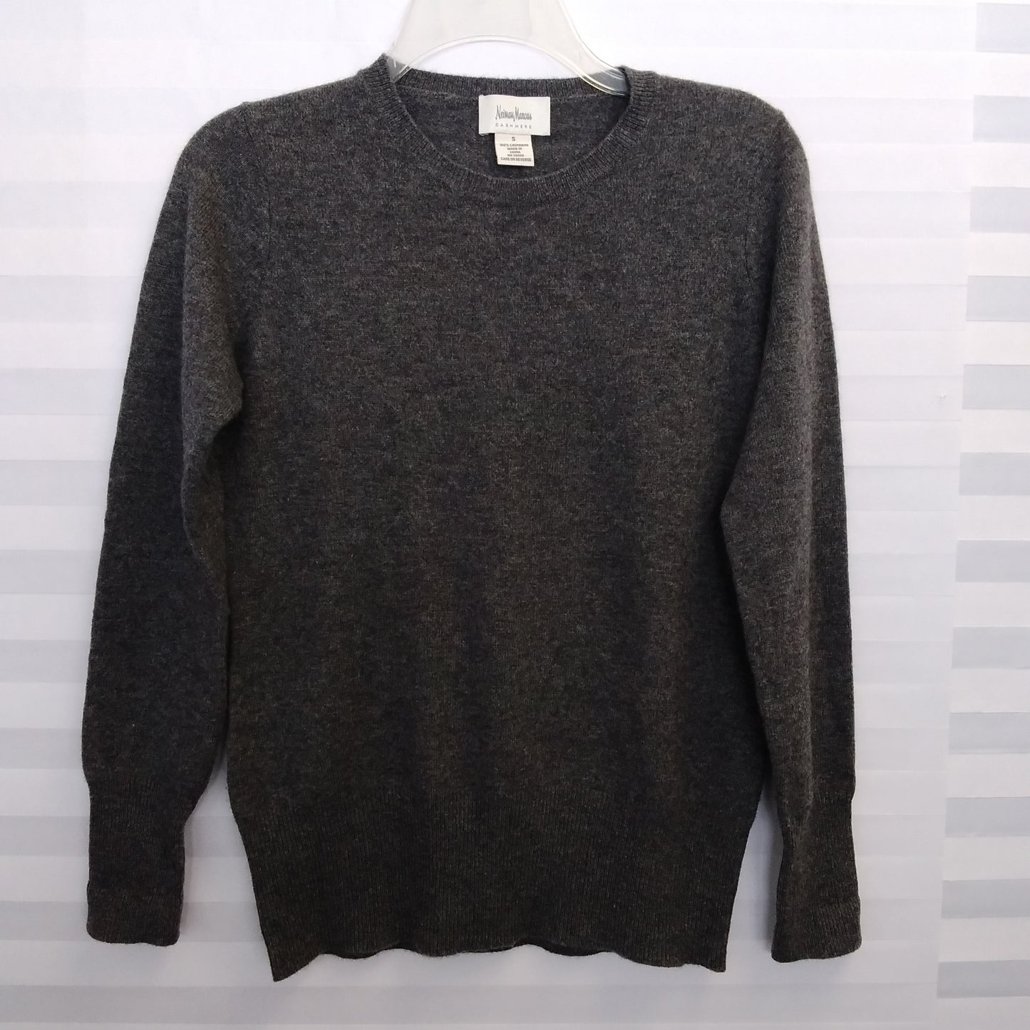 Neiman Marcus Cashmere Women's Gray Cashmere Sweater - Size S
