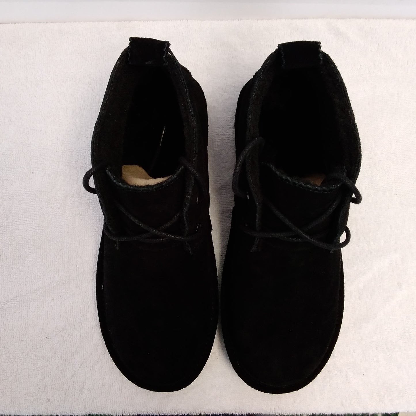 NIB - BEARPAW Women's Black Skye Chukka Boots - Size 10