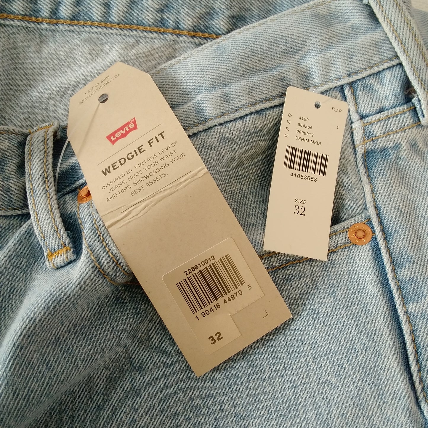 NWT - Levi's Wedgie Fit Distressed High Rise Button Fly Denim Jeans - Size 32