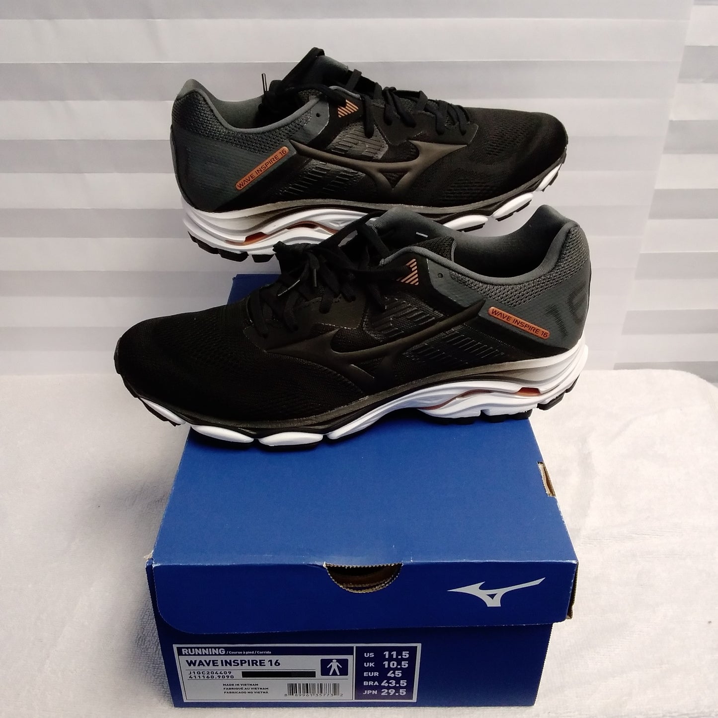 NIB - Mizuno Men's Black/Copper "Wave Inspire 16" Running Shoes - Size: 11.5