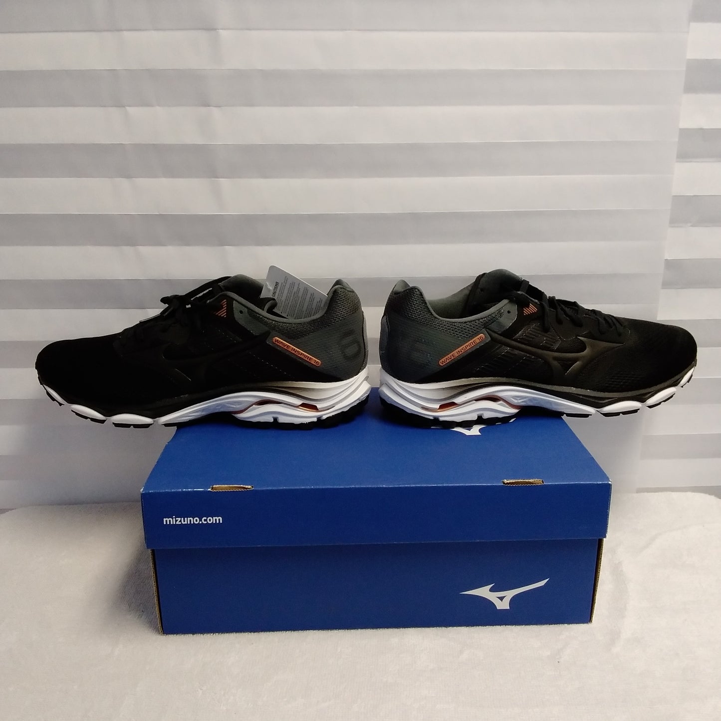 NIB - Mizuno Men's Black/Copper "Wave Inspire 16" Running Shoes - Size: 11.5