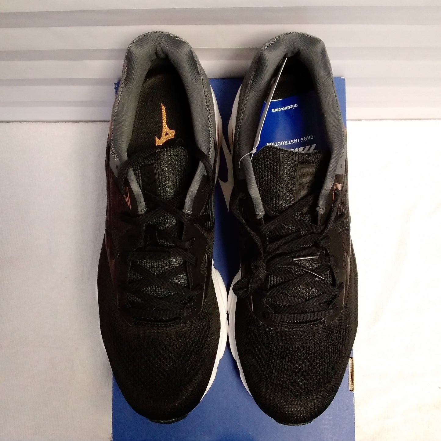 NIB - Mizuno Men's Black/Copper "Wave Inspire 16" Running Shoes - Size: 11.5