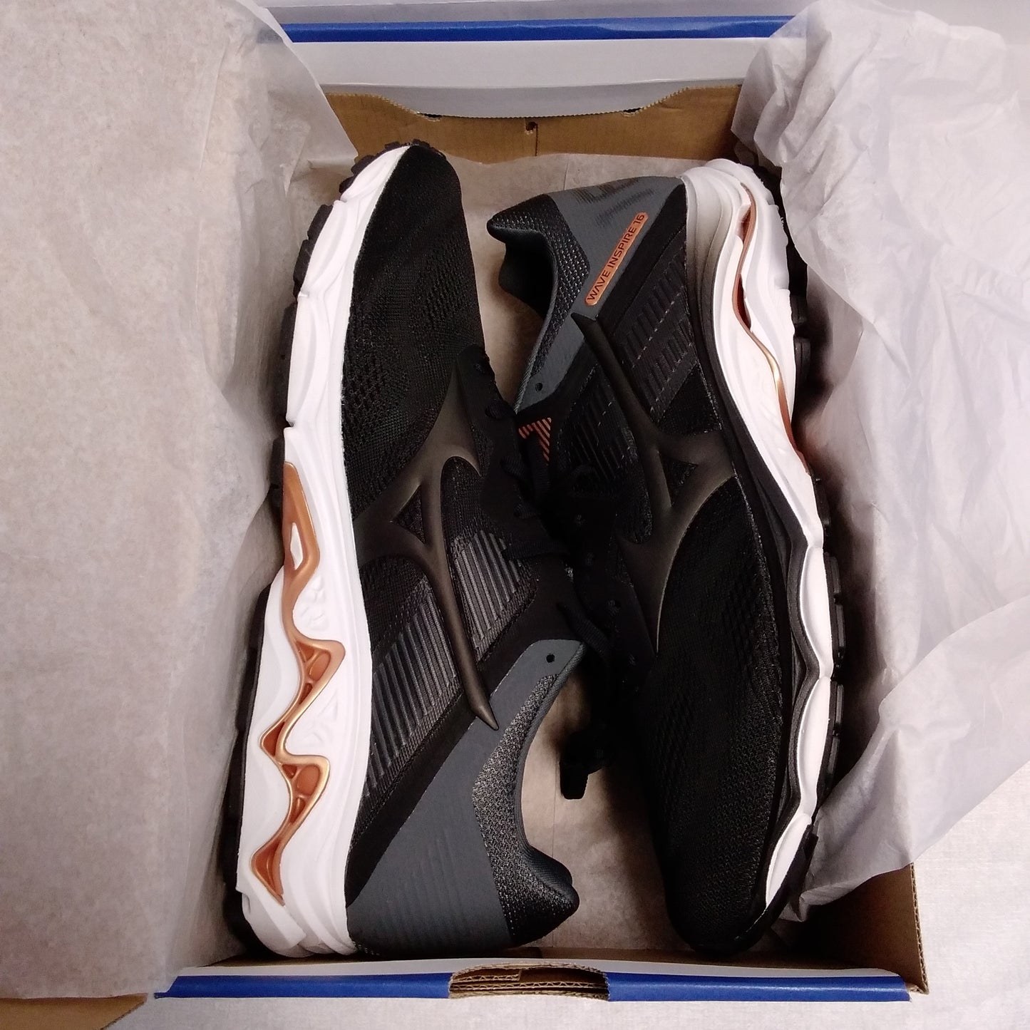 NIB - Mizuno Men's Black/Copper "Wave Inspire 16" Running Shoes - Size: 11.5