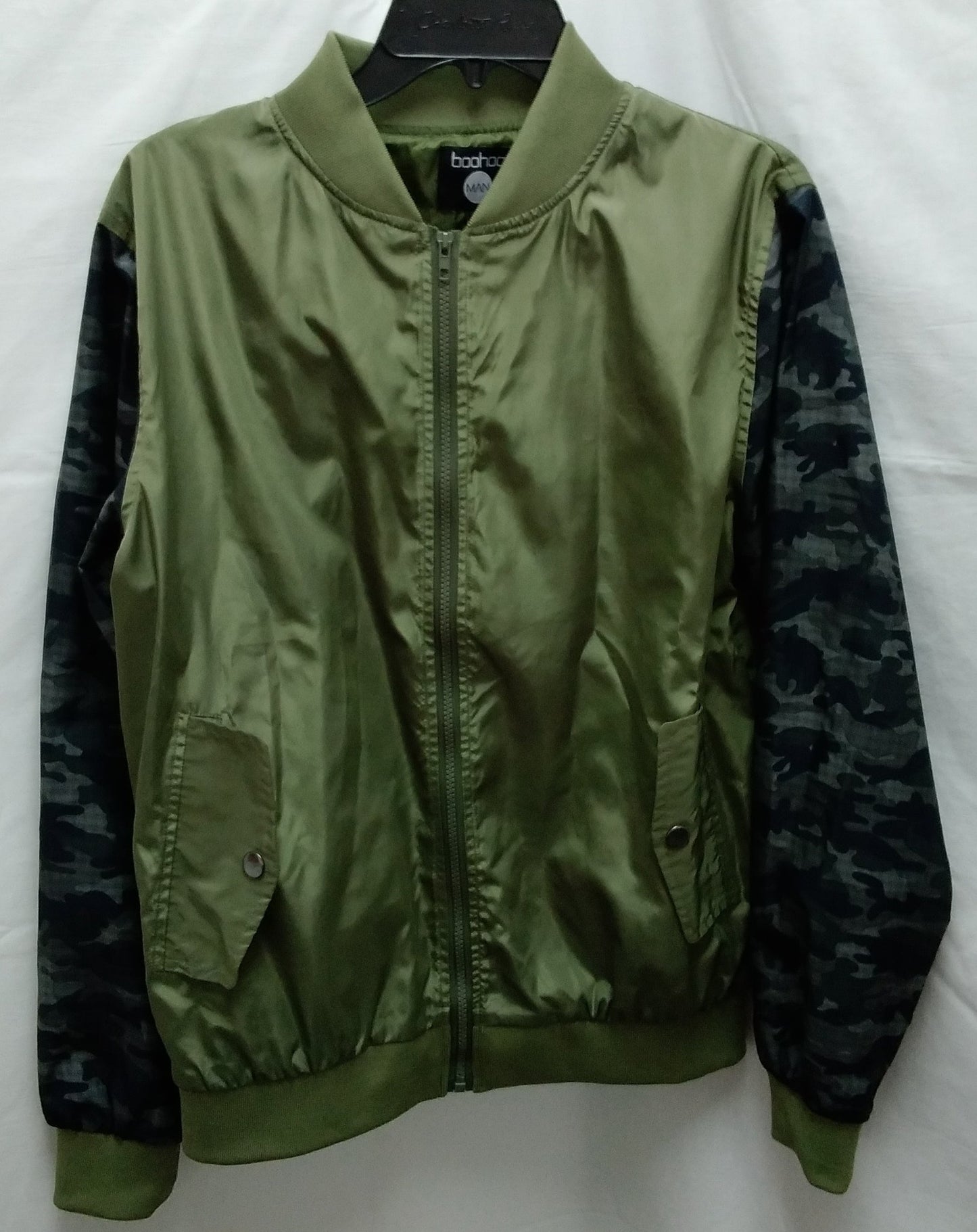 NWNT -- Boohoo Men's Camo Sleeve Green Bomber Jacket -- Size L