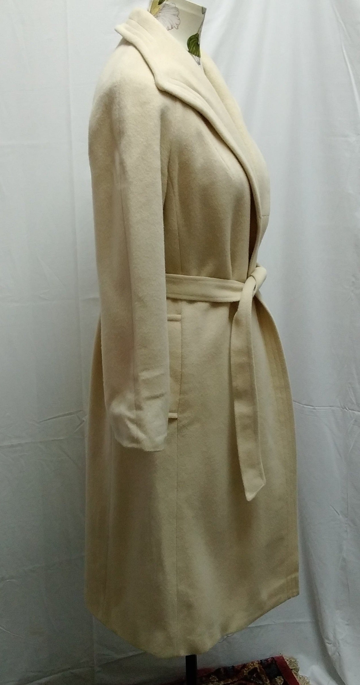 Vintage (70s/80s) ILGWU ivory 100% Cashmere Wrap Coat -- 7 / S