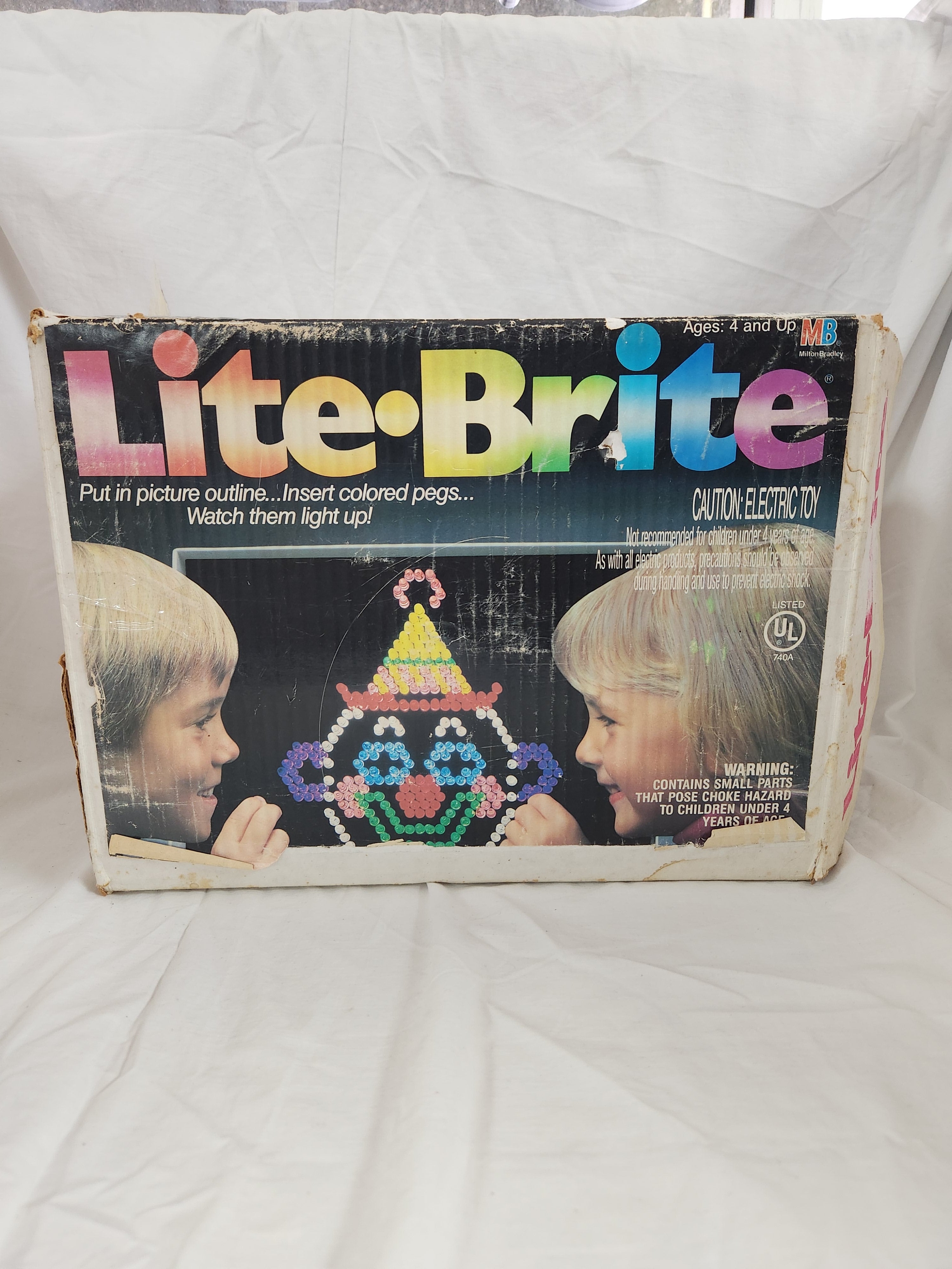 Vintage Milton Bradley retailer LITE BRITE W/ Pegs And Design Pages W/ Box Works