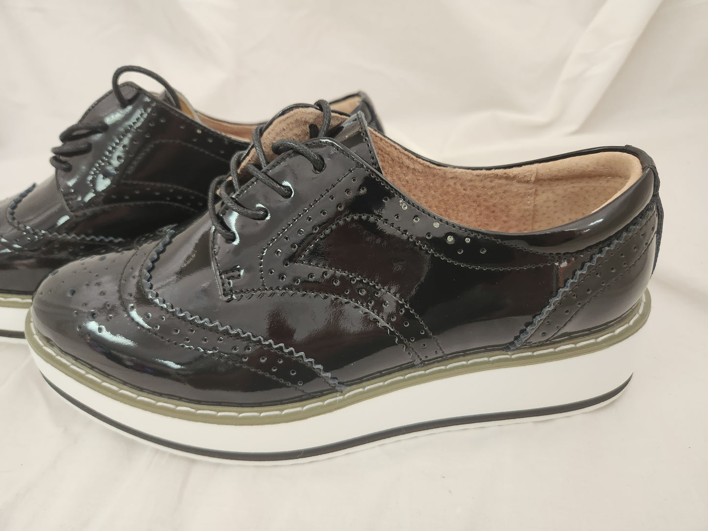 DADAWEN Women's Platform Lace-Up Wingtips Square Toe Oxfords Shoe