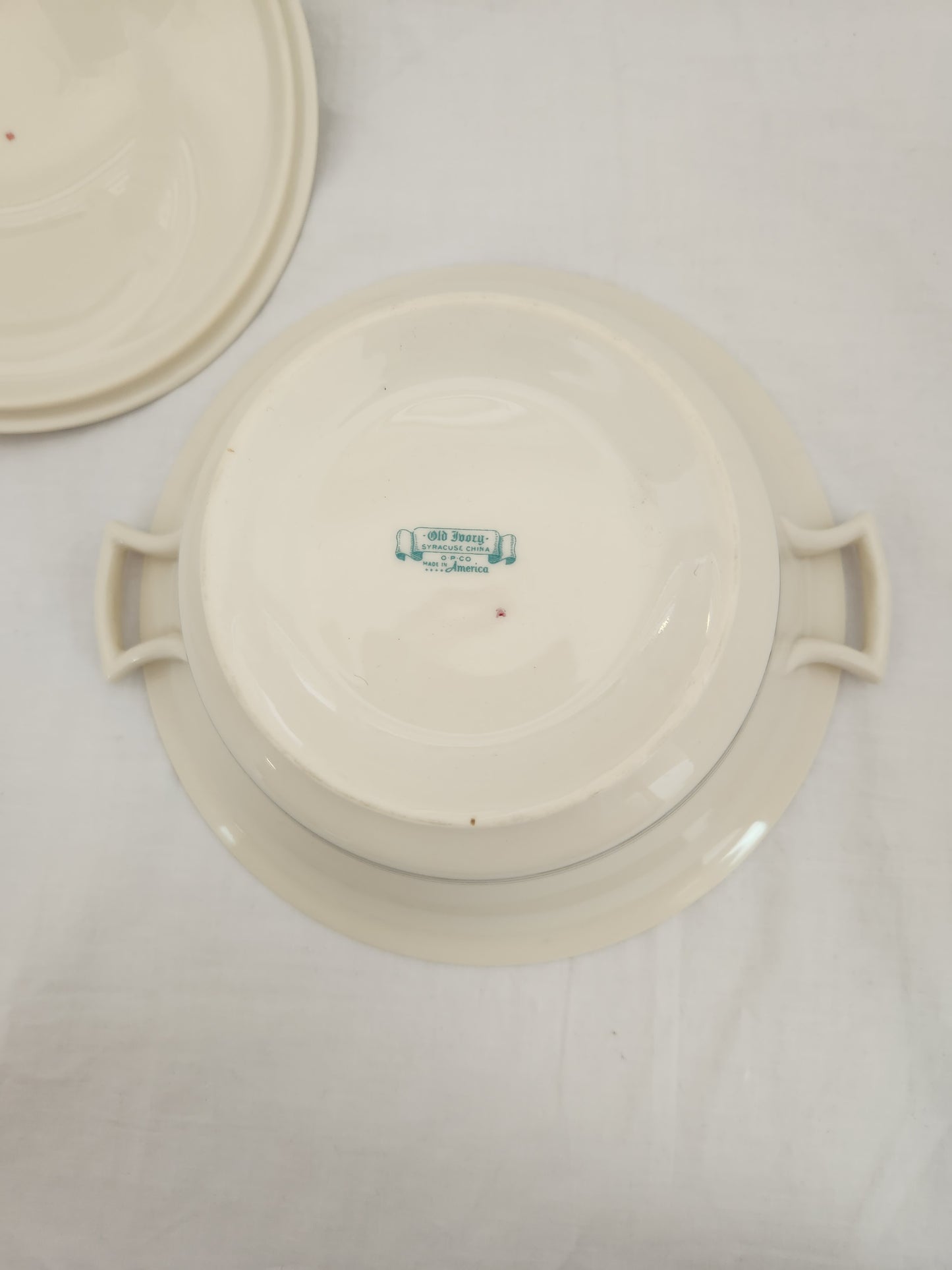 VTG -  Round Covered Vegetable Dish in Nimbus Platinum by SYRACUSE