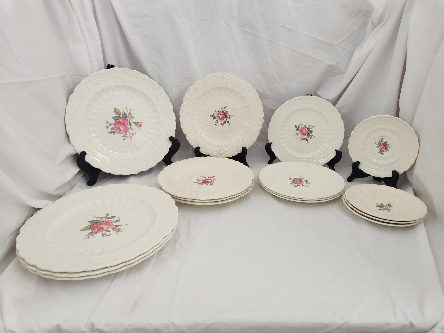 VTG - 16-piece Spode's Jewel Billingsley Rose China Set