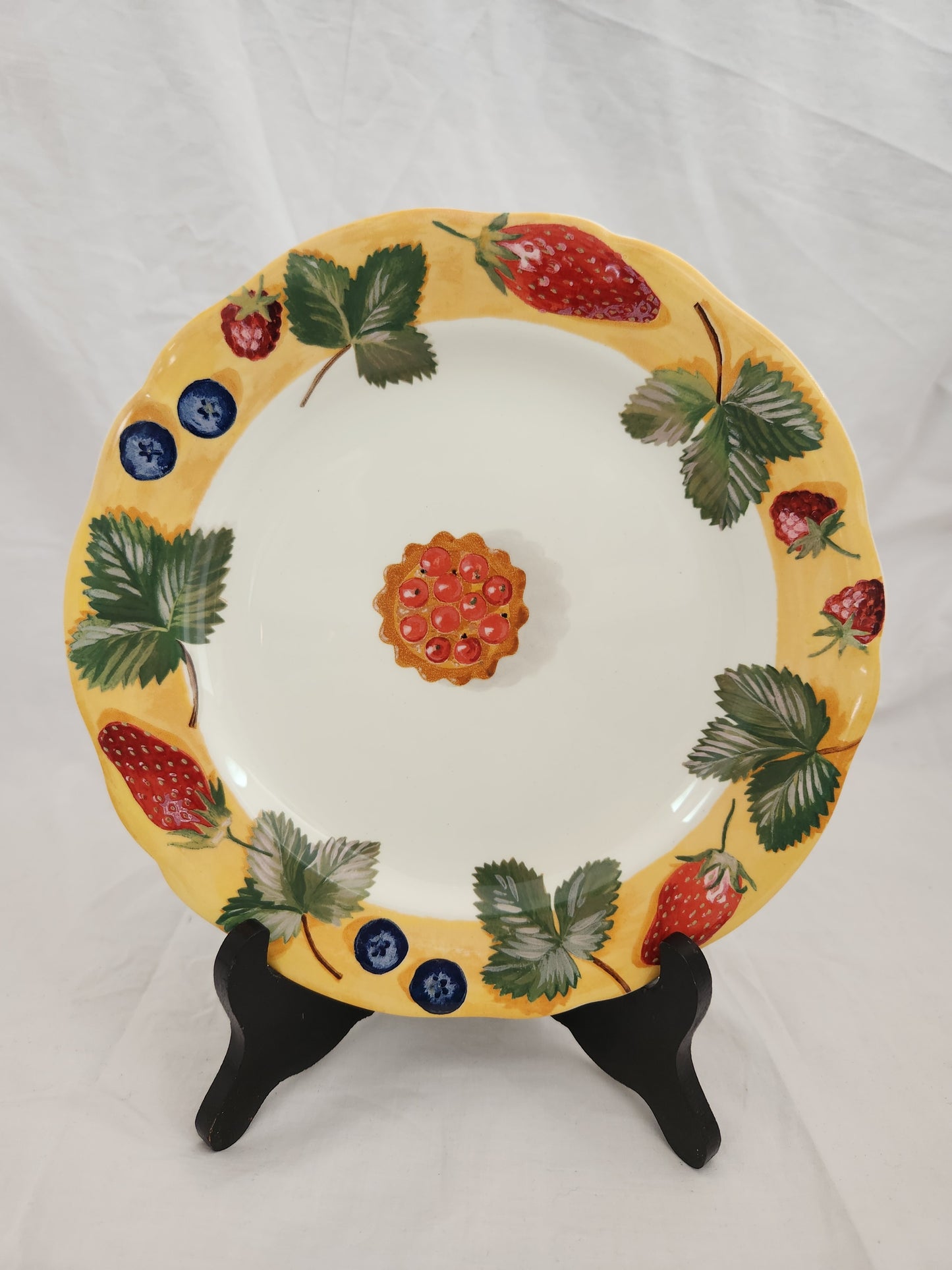 Redcurrant Canape Plate Farandole by FAIENCERIE DE GIEN