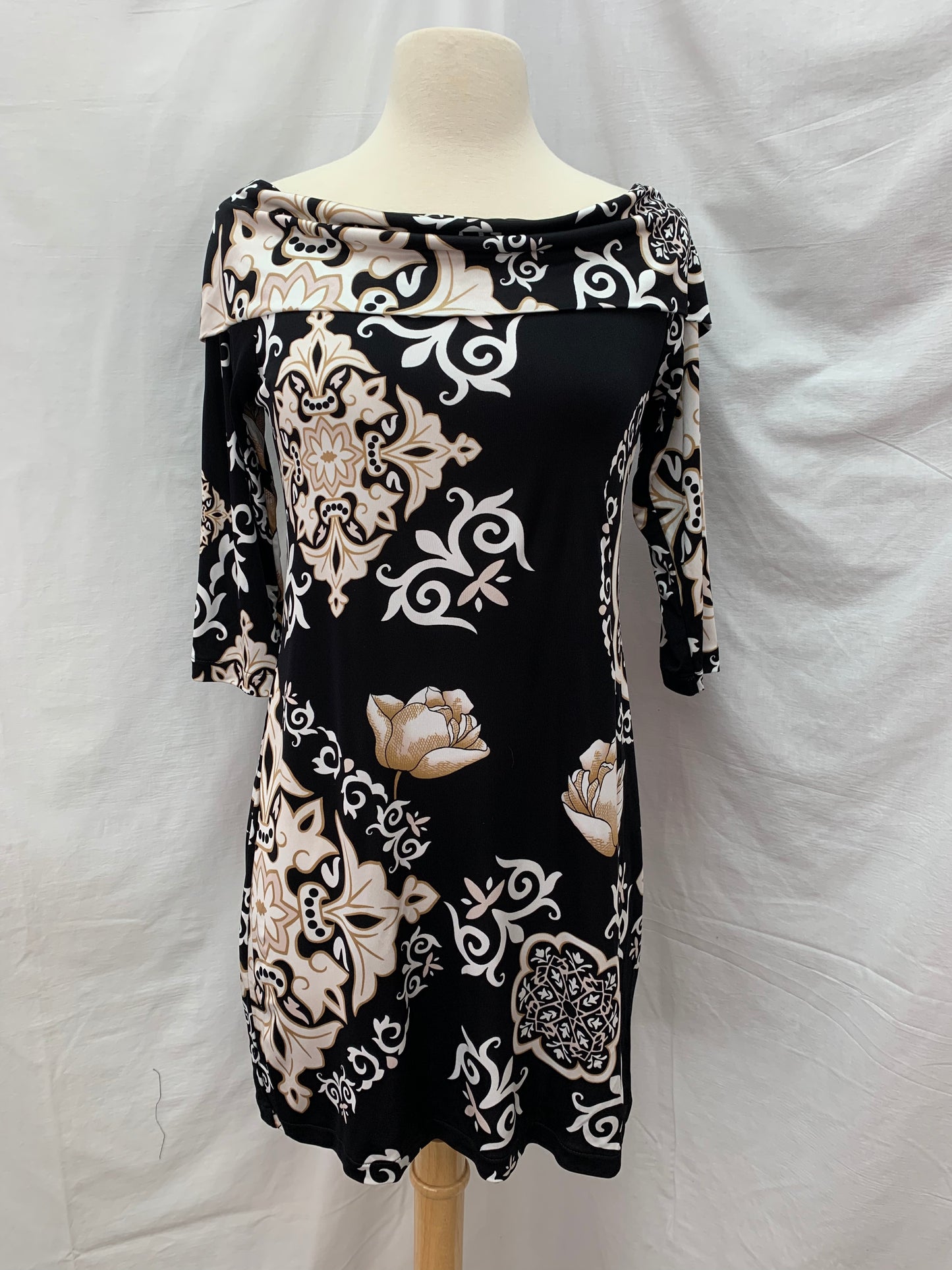 NWT - WHITE HOUSE BLACK MARKET black print rayon 3/4 Sleeve Dress - S