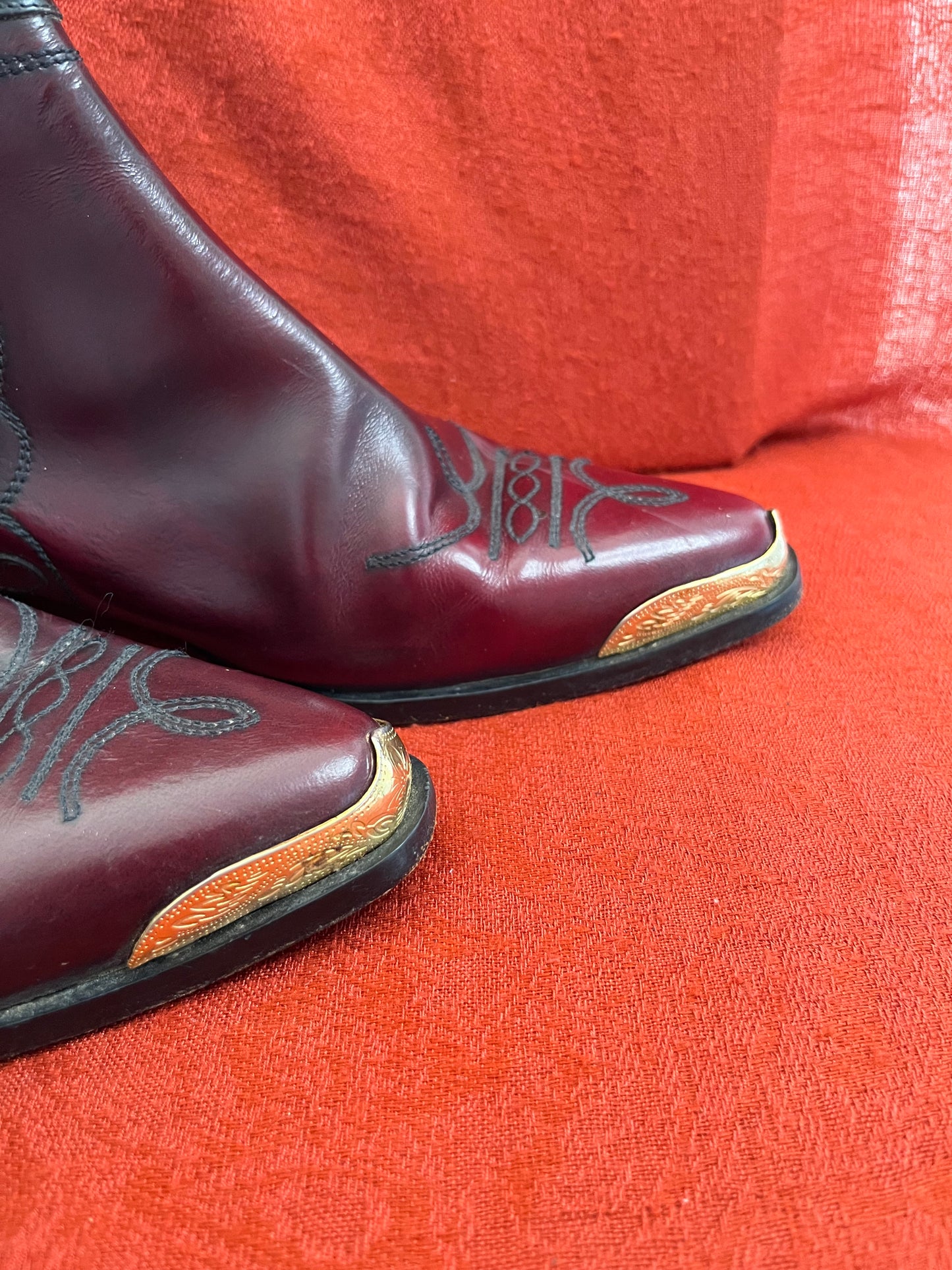 Pollini Hecho En Chilé Burgundy Leather Ankle Boots with Gold Tone Accents Size 39.5 (9 US)