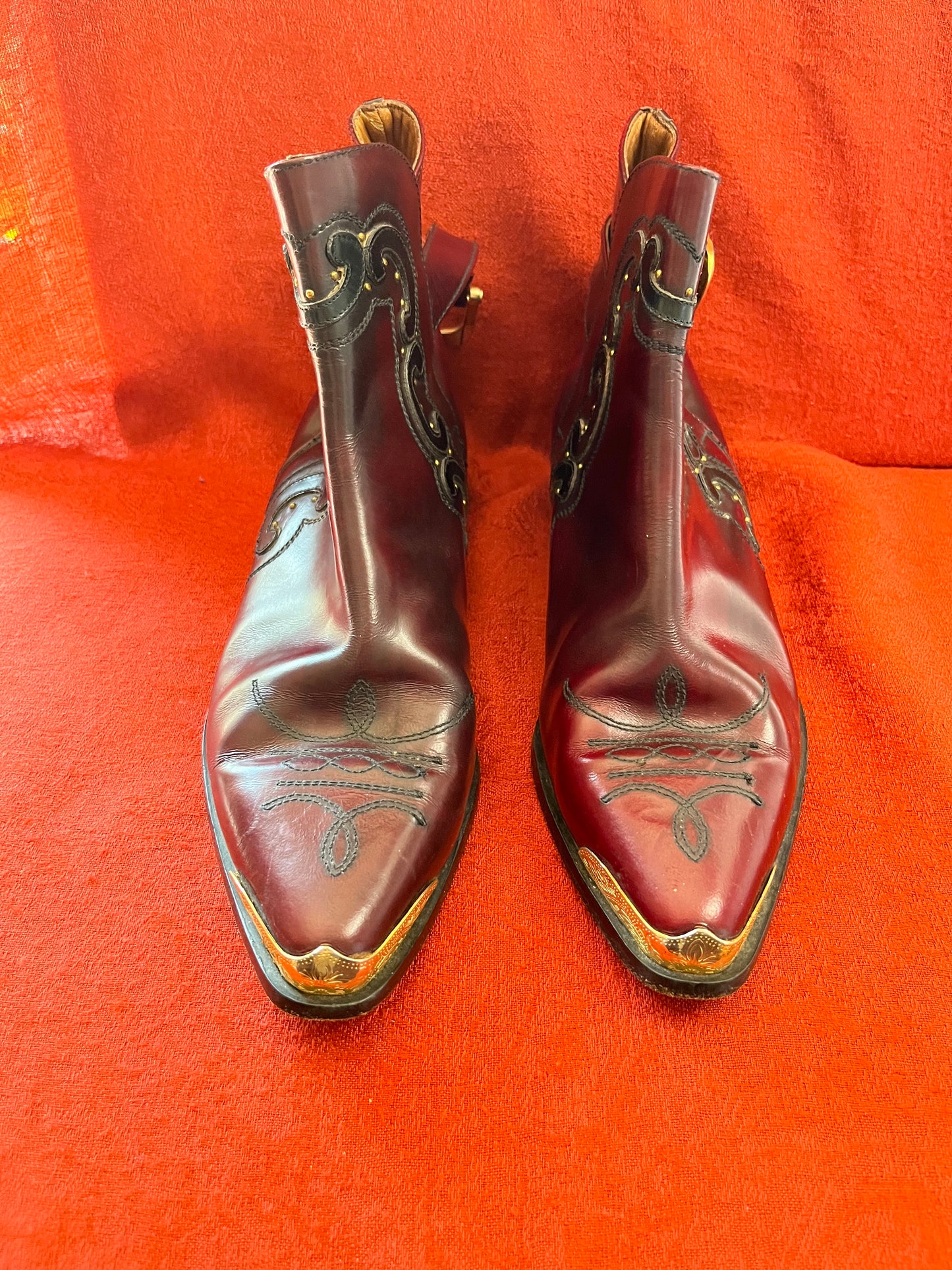 Pollini Hecho En Chilé Burgundy Leather Ankle Boots with Gold Tone Accents Size 39.5 (9 US)