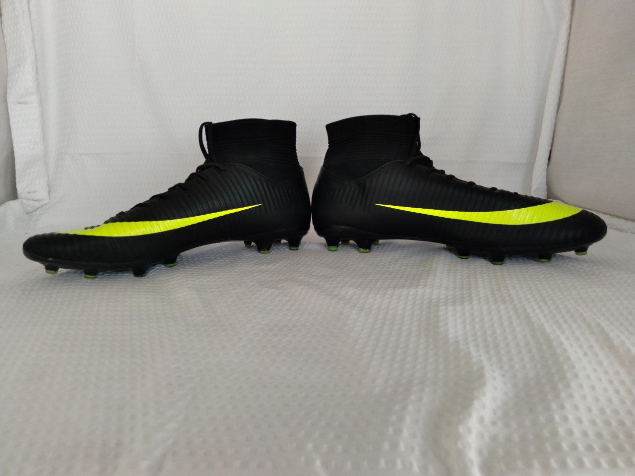 Binbinniao Football Shoes - Size 11
