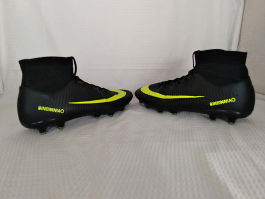 Binbinniao Football Shoes - Size 11