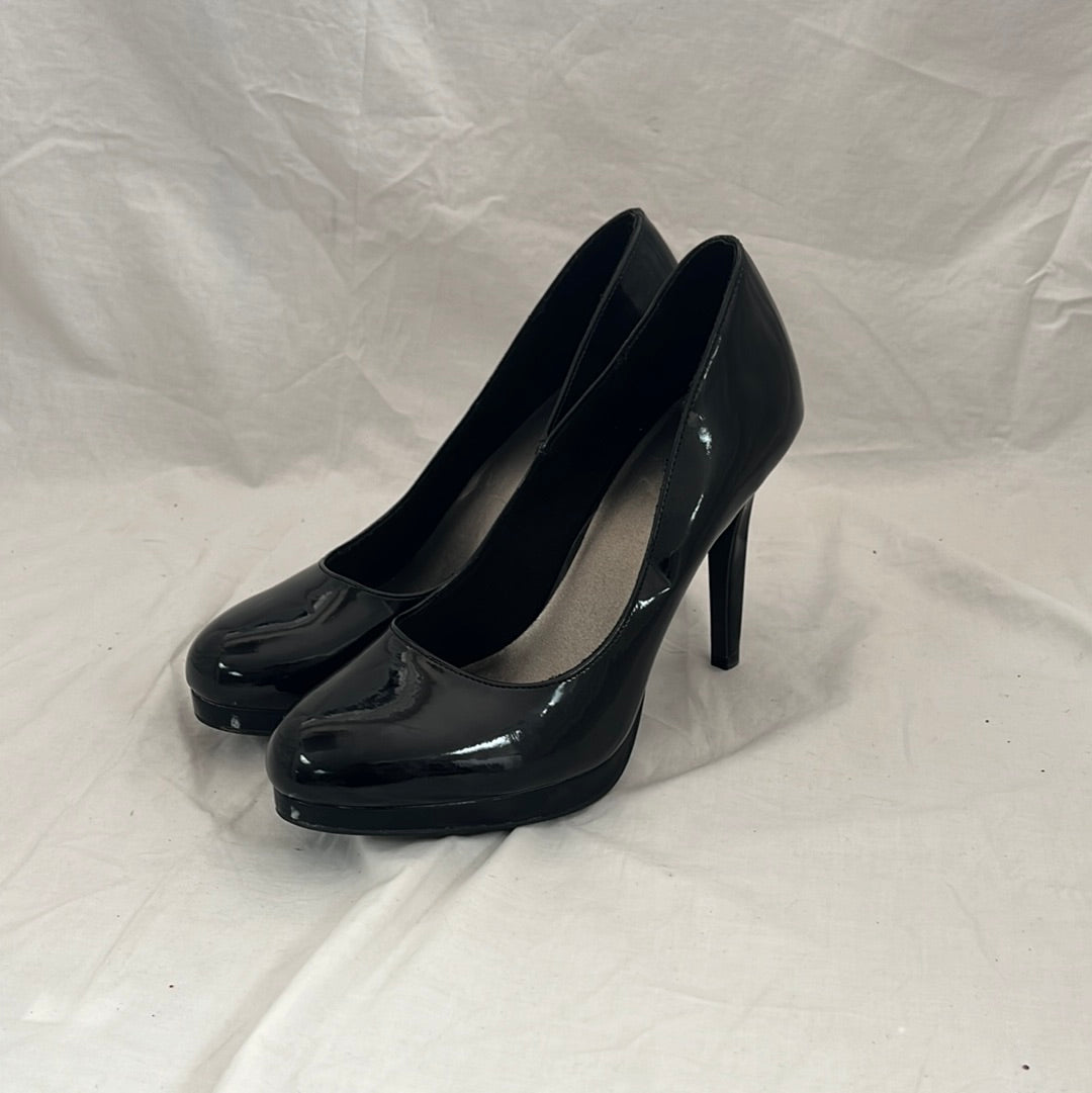 Fioni Black 4" Heels -- Size 9