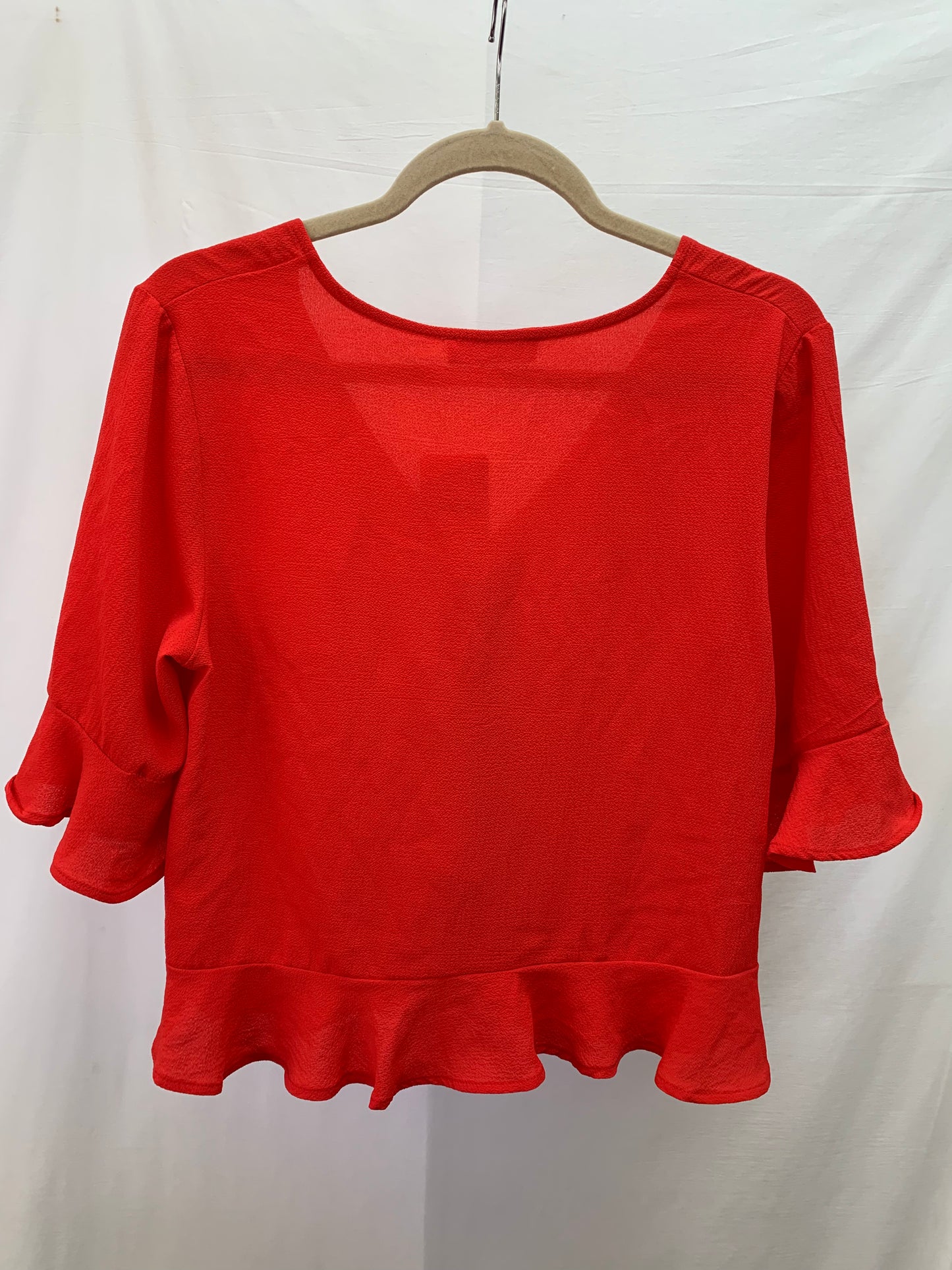 NWT - ELODIE red Crop Ruffle Short Sleeve Shirt - M