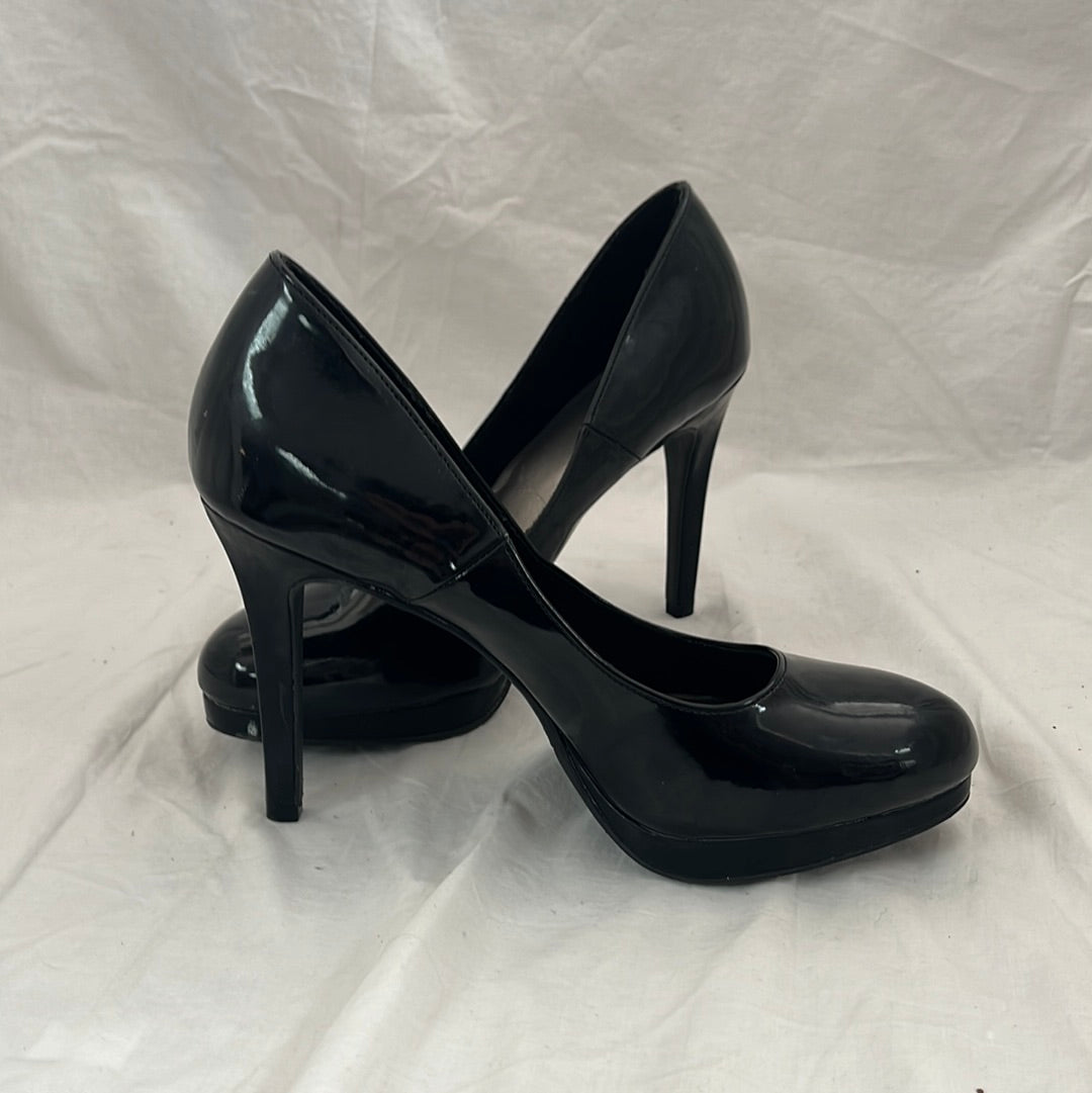 Fioni Black 4" Heels -- Size 9