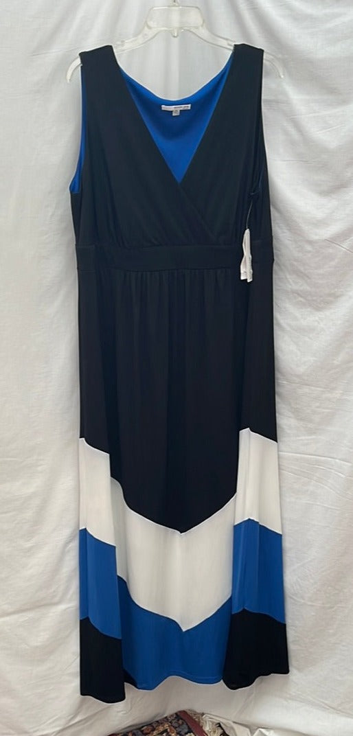 NWT -- Studio One Black White Sleeveness V-Neck Maxi Dress -- 2X