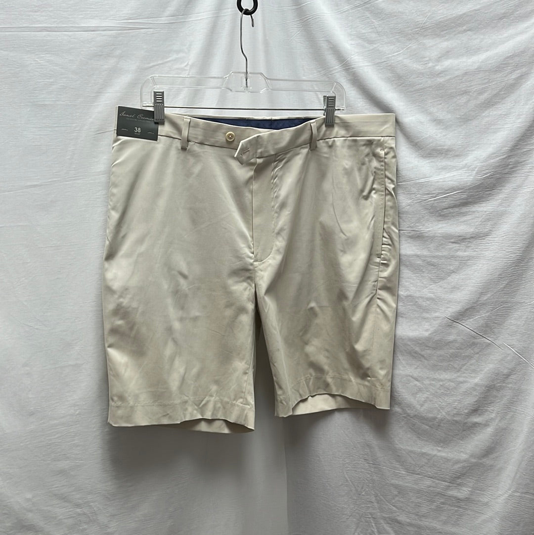 NWT -- Daniel Cremieux Signature Light Khaki Shorts -- 38 (W)