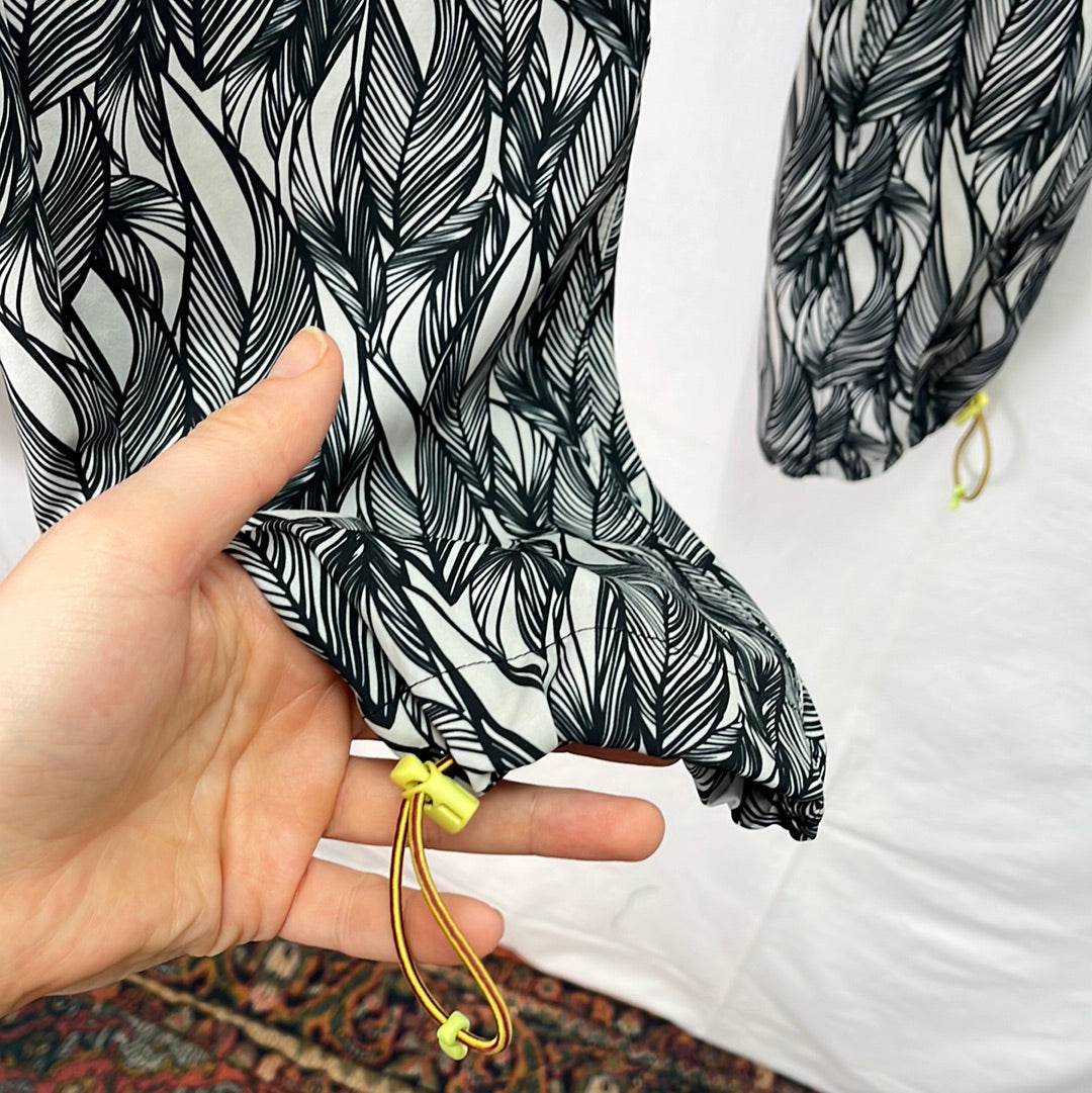 KAVU black white Leaf Print Pants -- XXS