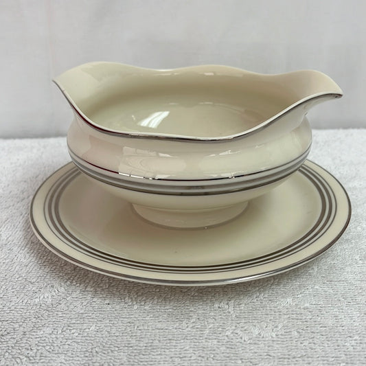 VTG - Gravy Boat w/ Attached Underplate in Nimbus Platinum by Syracuse China