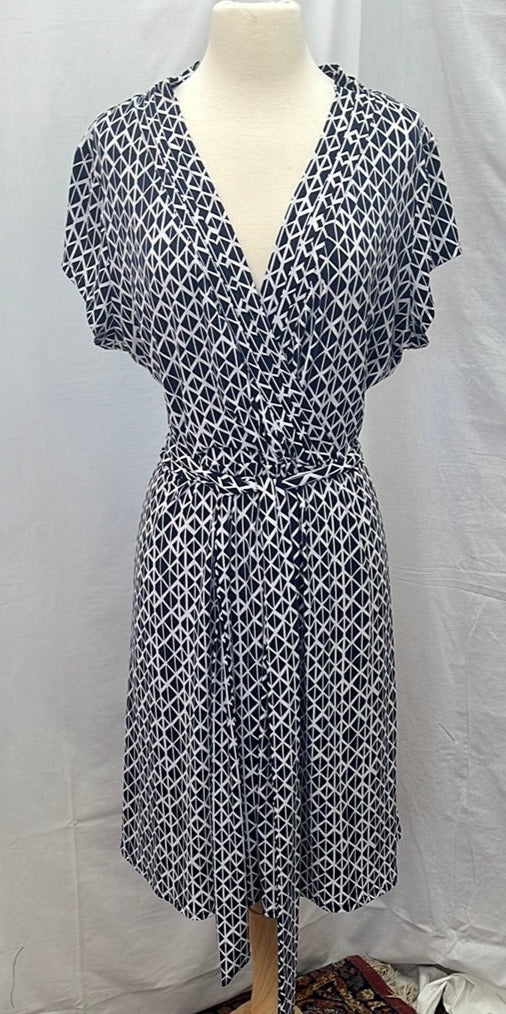 LIZ CLAIBORNE Navy White Geometric Pattern Deep V-neck Dress -- XL