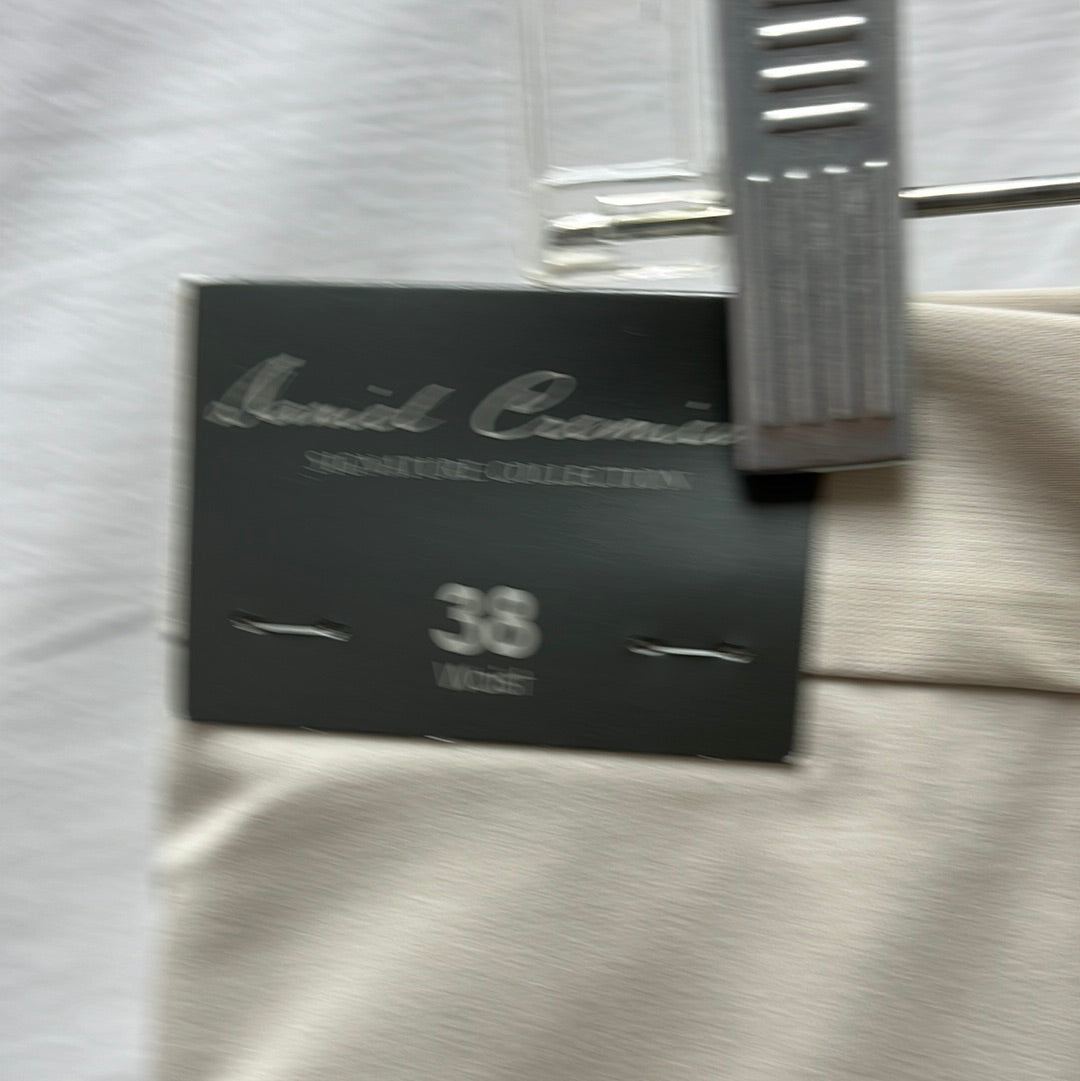 NWT -- Daniel Cremieux Signature Light Khaki Shorts -- 38 (W)