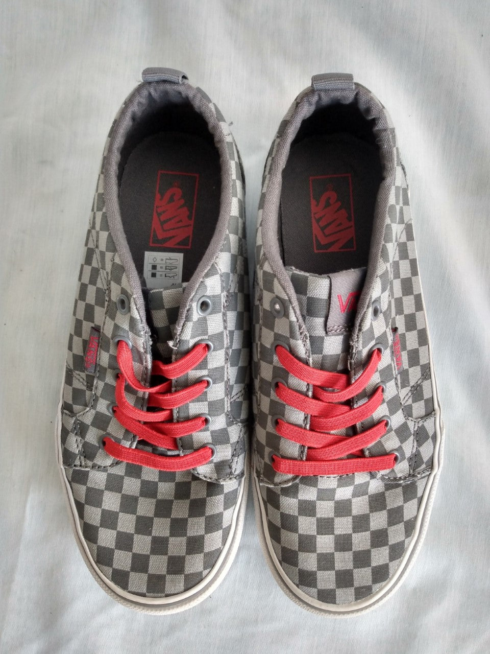 Vanns Off the Wall Gray and Black Checkered Shoes- Youth Size: 3